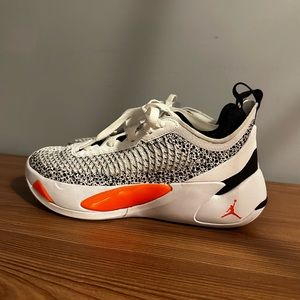 JORDAN LUKA 1 GS WHITE / TOTAL ORANGE - BLACK